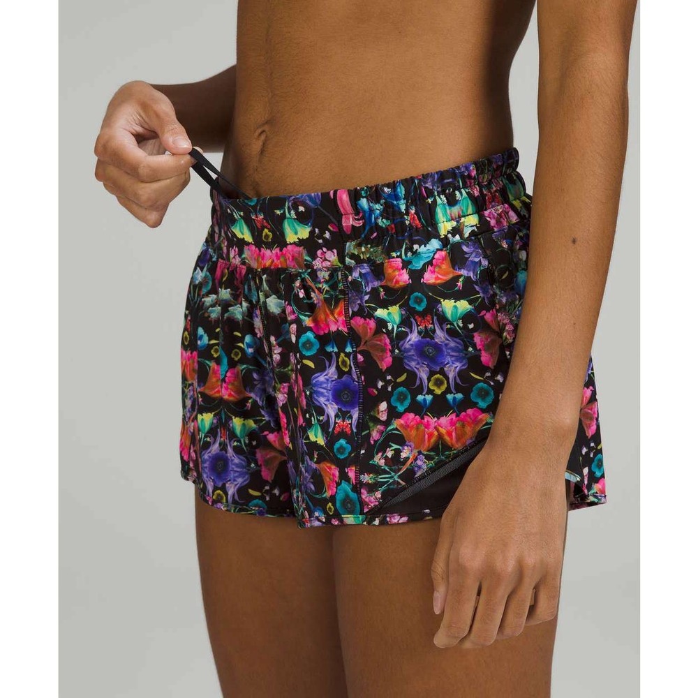 lululemon athletica | Hotty Hot LR 2.5" | Flowerscope Black Multi/Black | 6 | NW